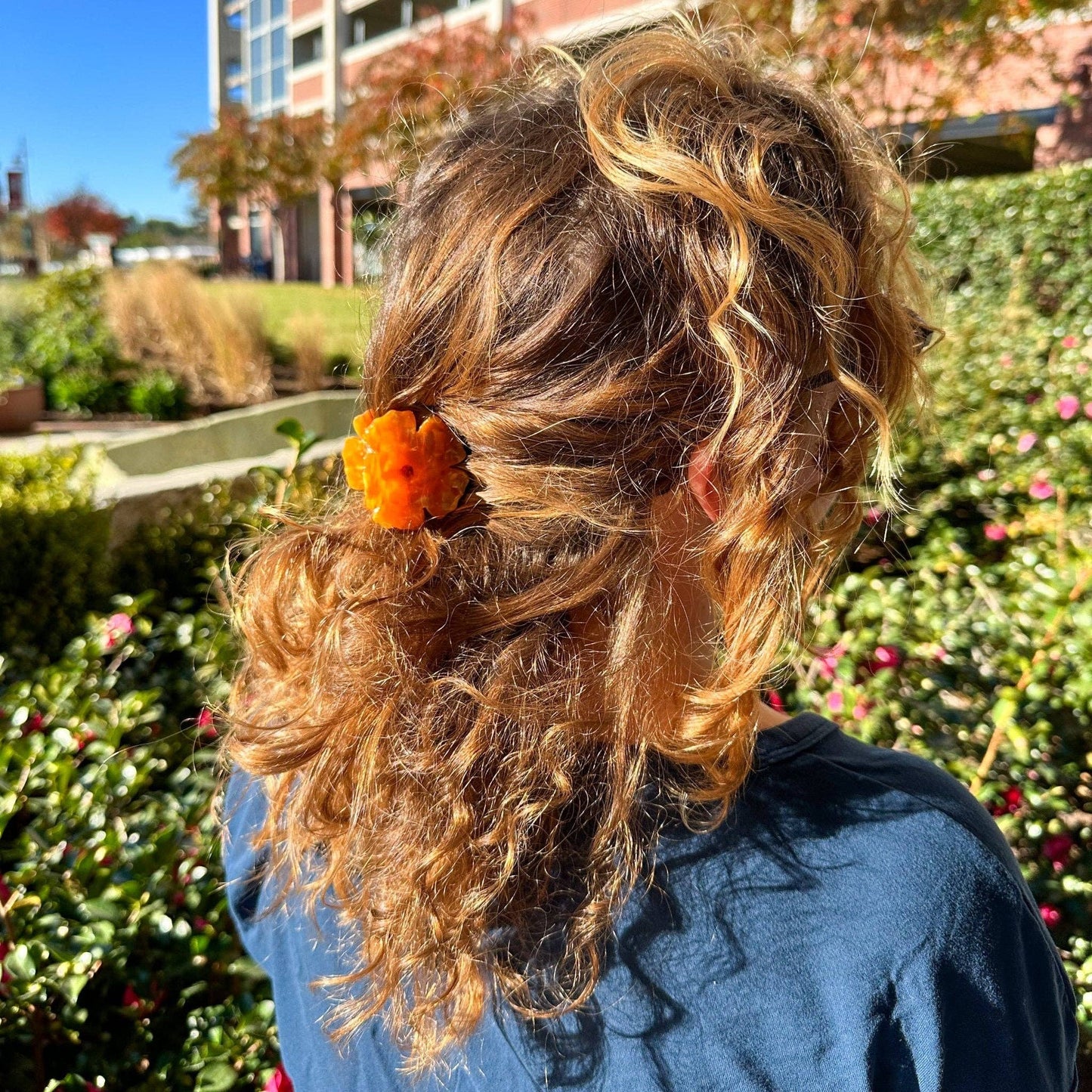 Durable acetate flower hair clips with a secure, comfortable grip. Stylish, lightweight, and available in vibrant and neutral tones—perfect for all hair types and any occasion.