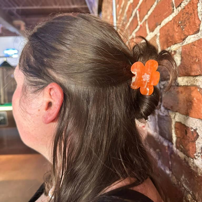 Durable acetate flower hair clips with a secure, comfortable grip. Stylish, lightweight, and available in vibrant and neutral tones—perfect for all hair types and any occasion.