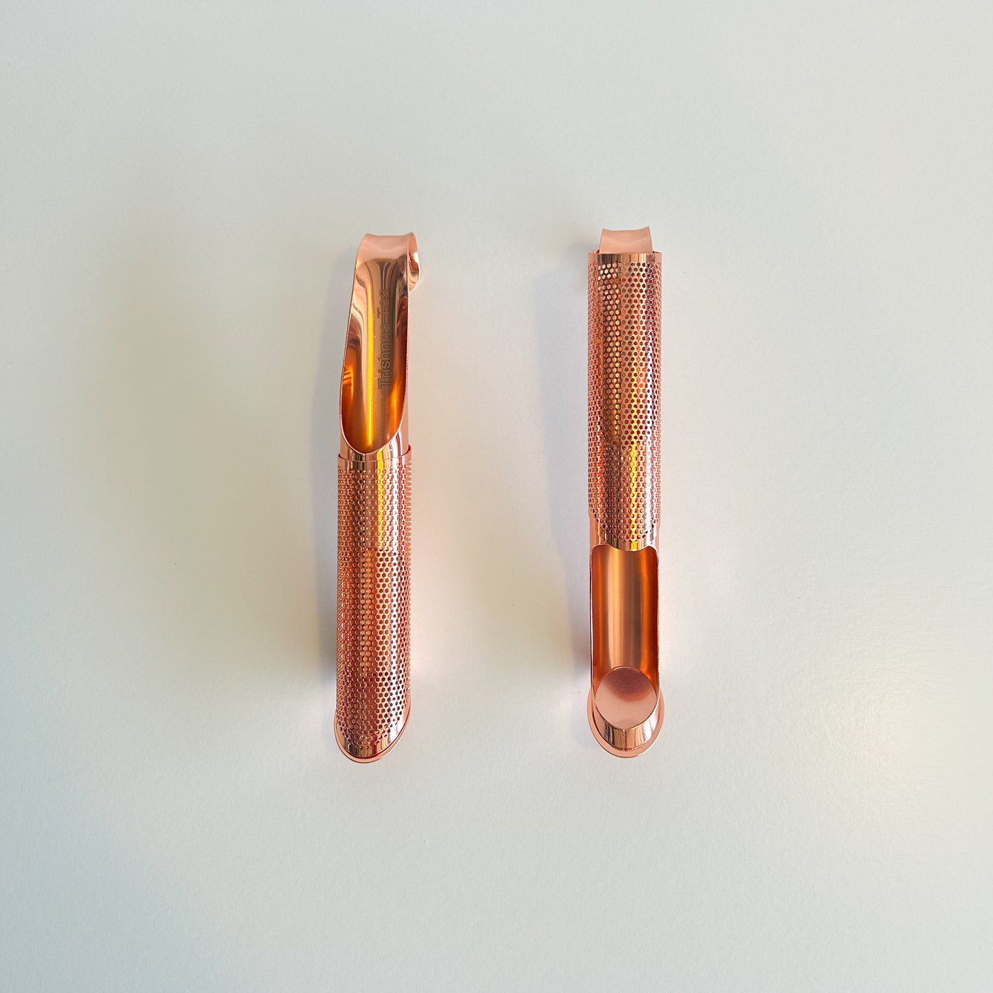 Stainless steel tea infuser for loose-leaf tea, designed for single-cup brewing. Available in Rose Gold and Yellow Gold finishes, durable, rust-resistant, and eco-friendly. Fine mesh design prevents loose leaves from escaping while ensuring full infusion.